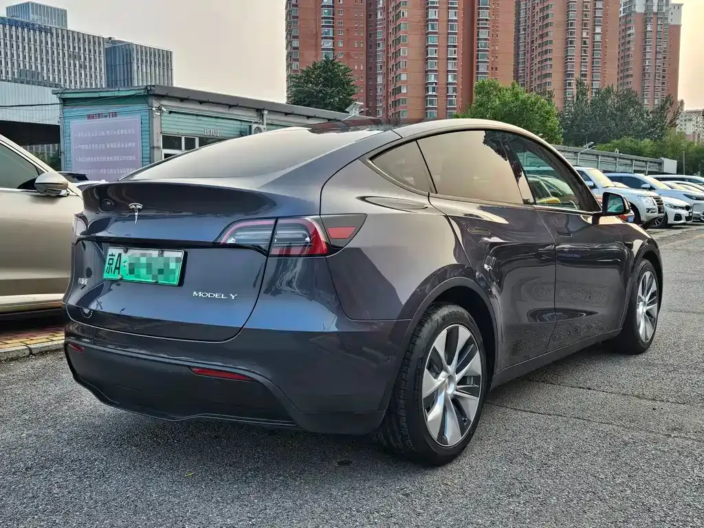 Tesla Model Y — фото 7