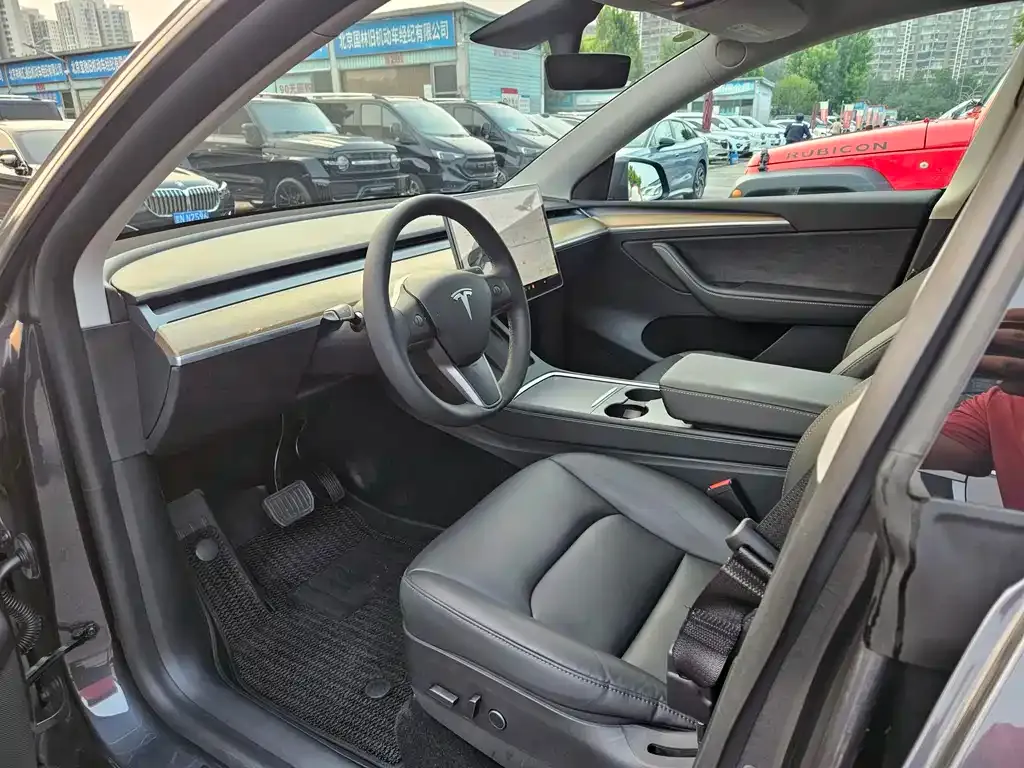 Tesla Model Y — фото 3