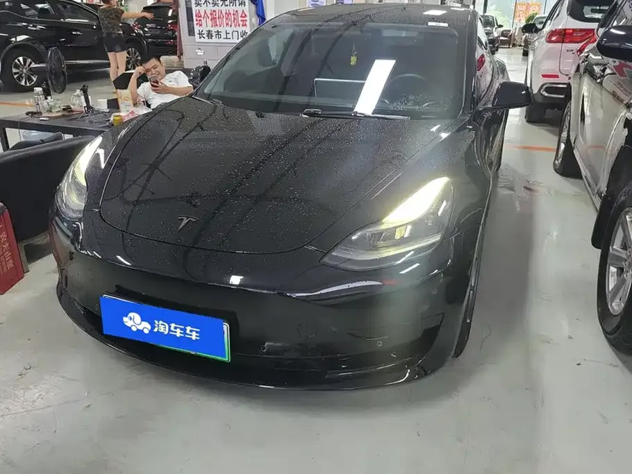 Tesla Model 3 — фото 1