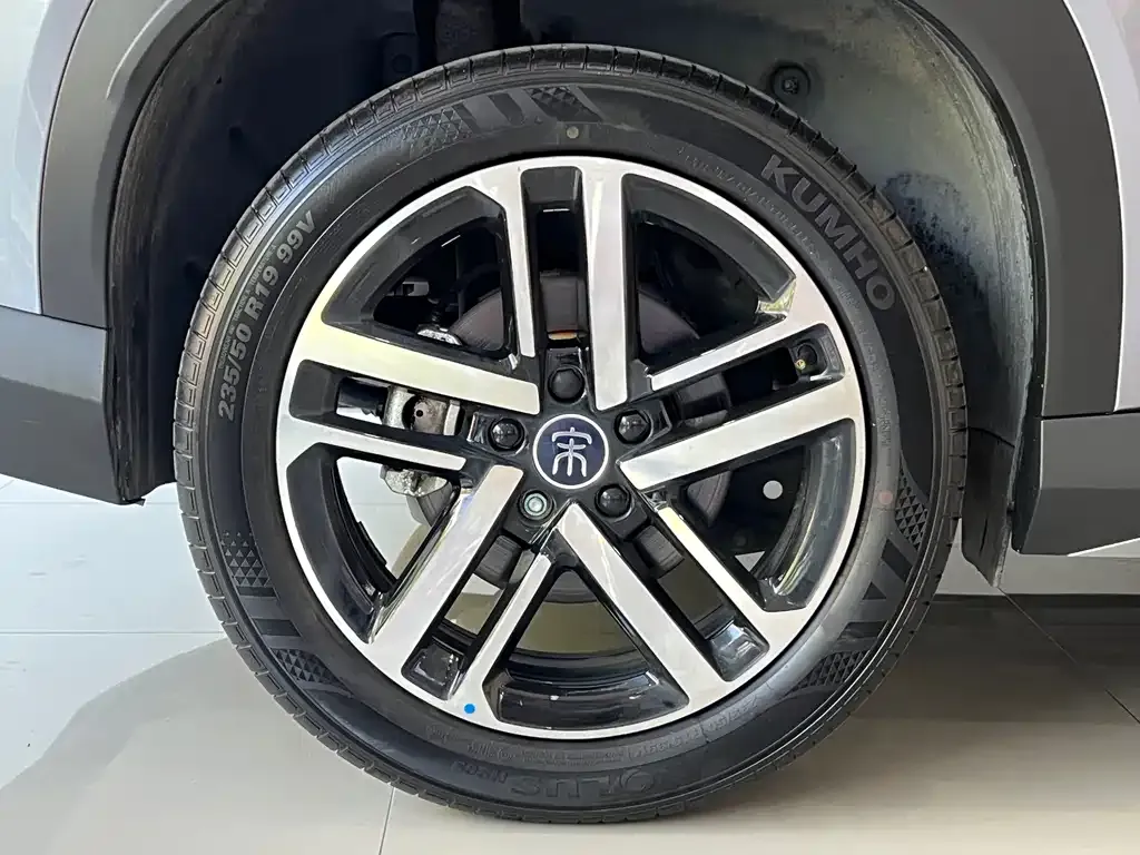 BYD L DM-i — фото 7