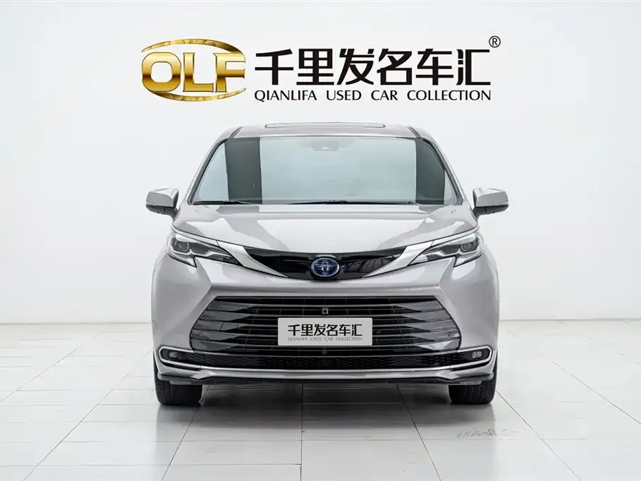 Toyota Sienna — фото 1