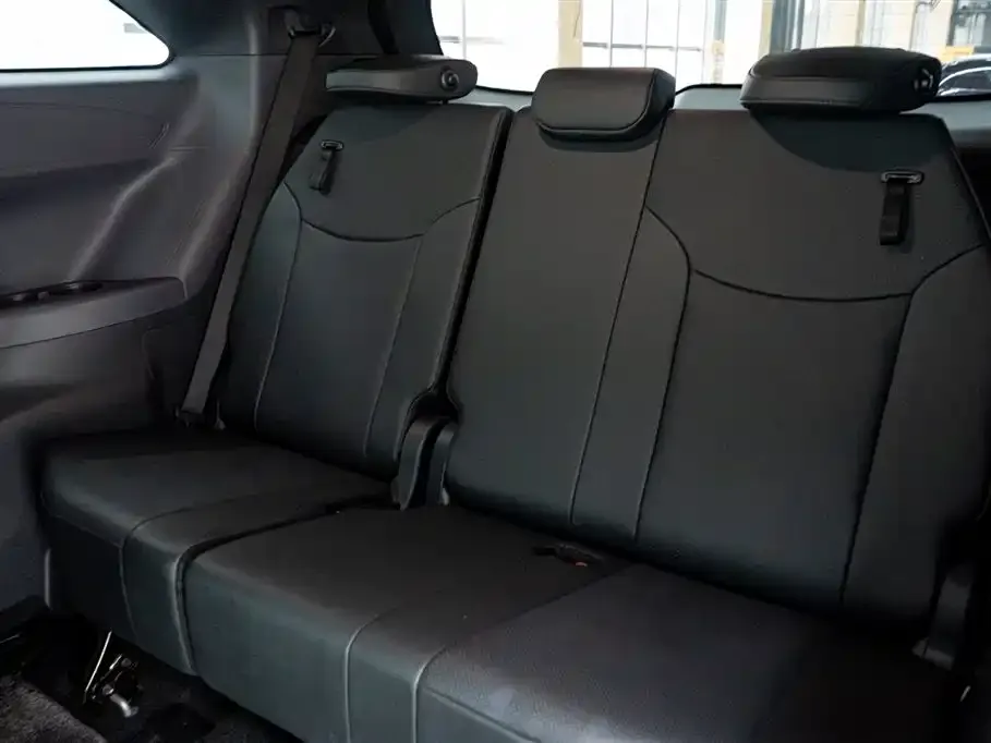 Toyota Sienna — фото 2