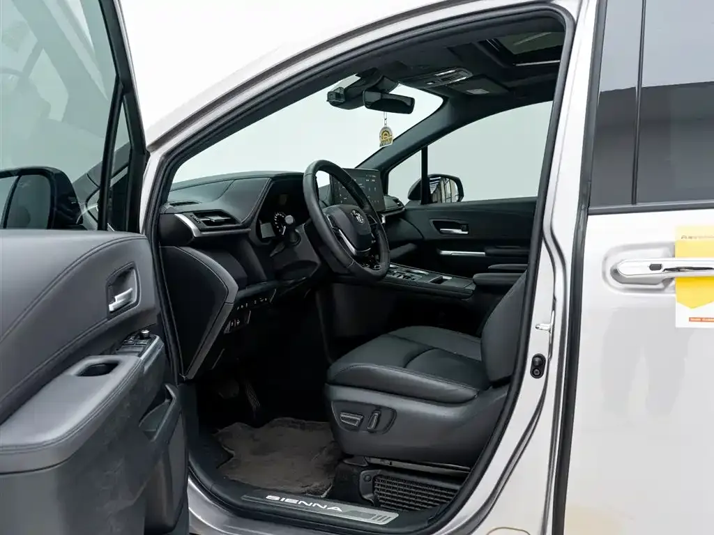 Toyota Sienna — фото 9