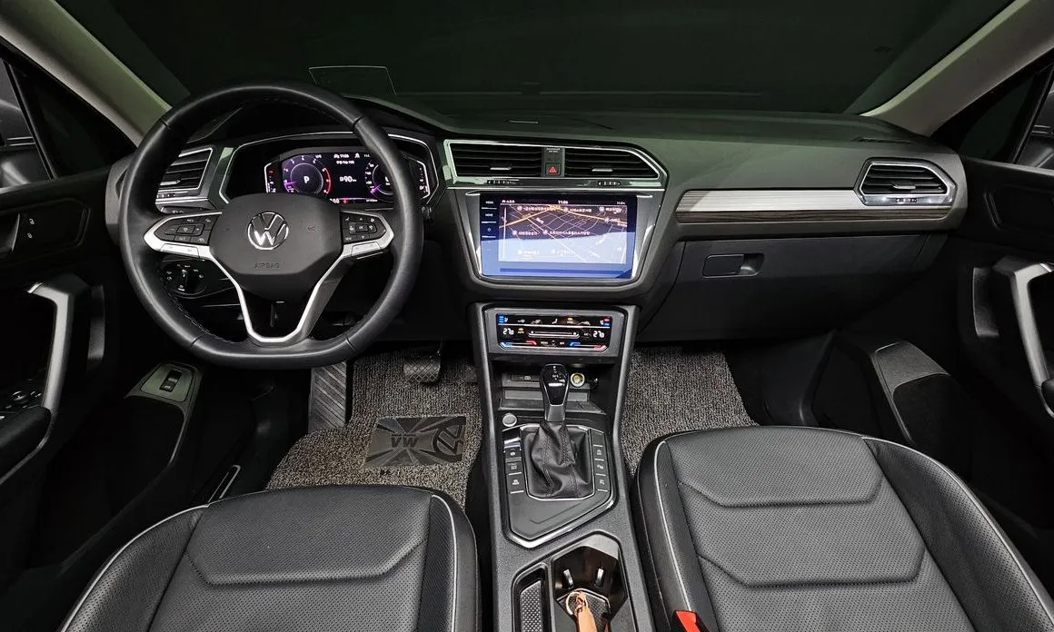 Volkswagen Tiguan — фото 8