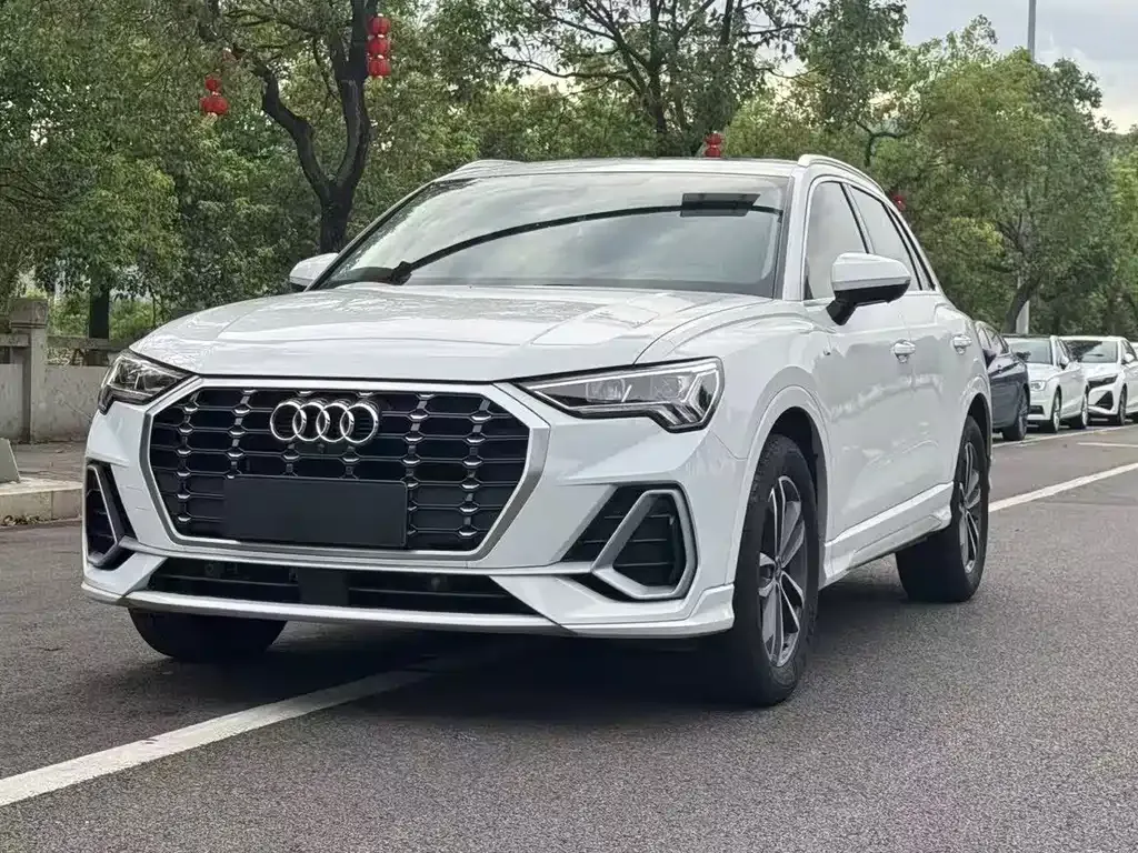 Audi Q3 — фото 1
