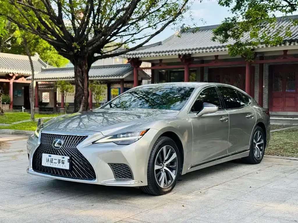Lexus LS — фото 1