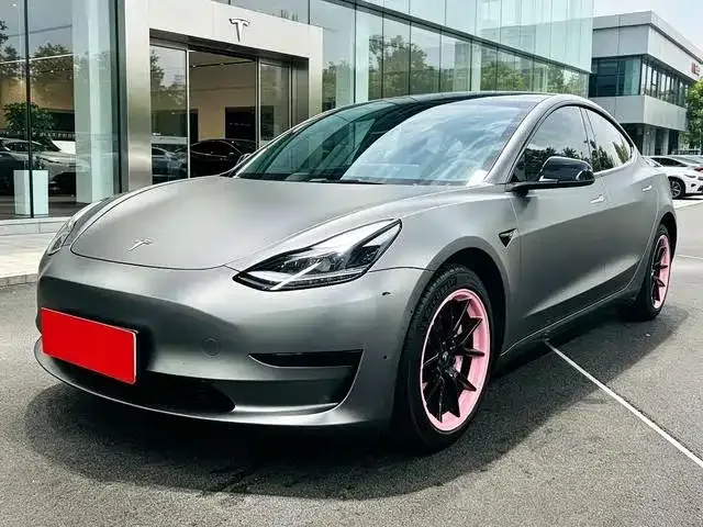 Tesla Model 3 — фото 1