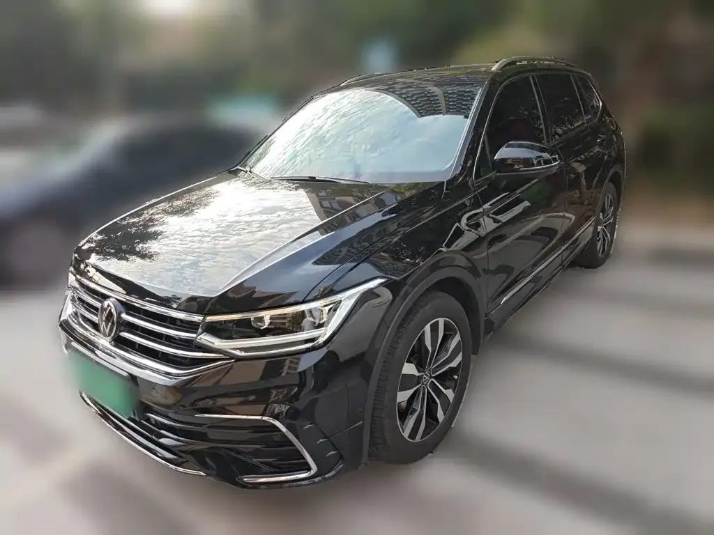Volkswagen Tiguan L — фото 1