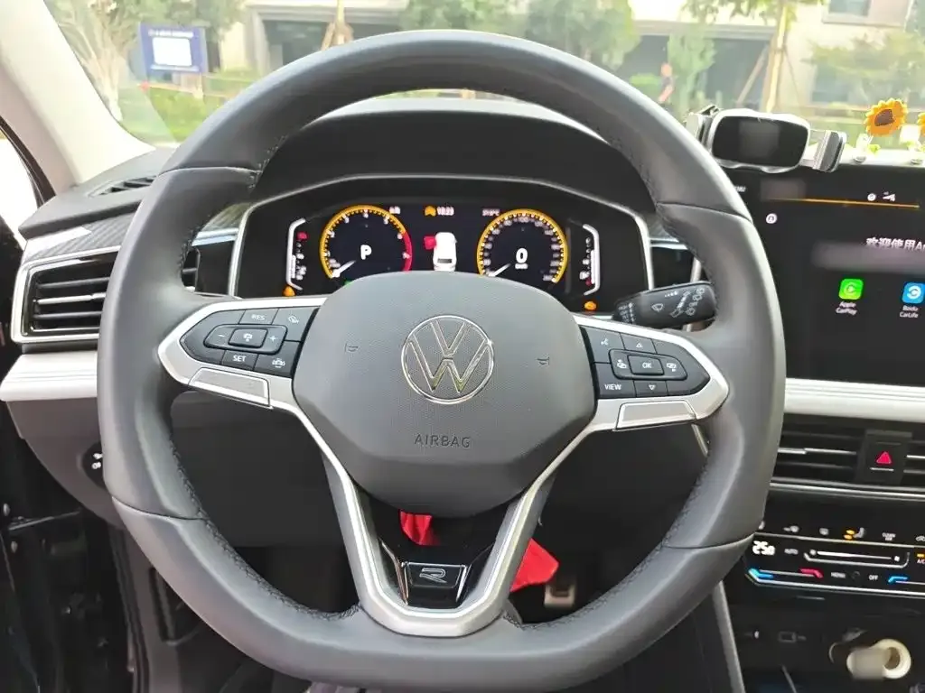 Volkswagen Tiguan L — фото 10