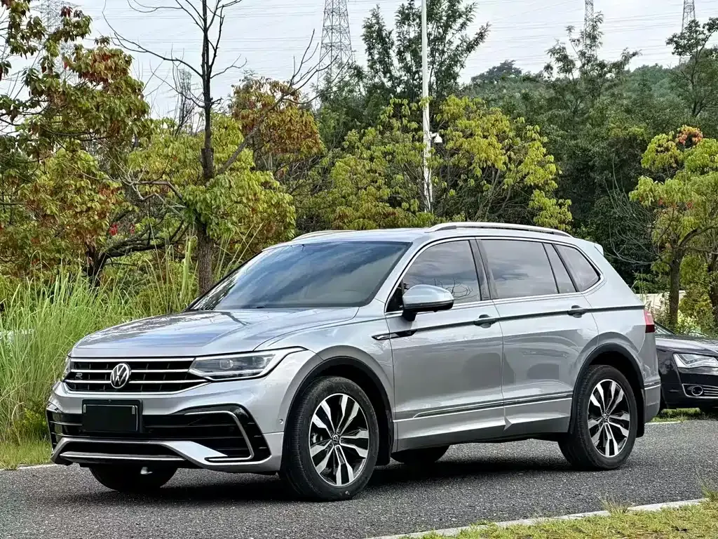 Volkswagen Tiguan L — фото 1