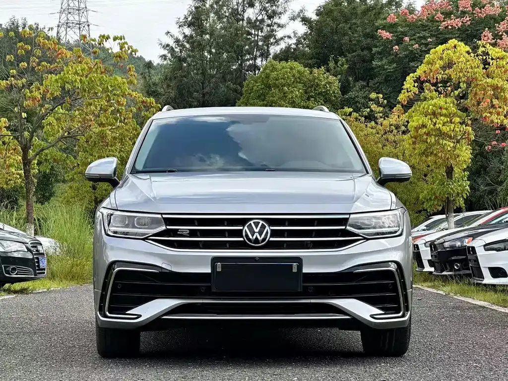 Volkswagen Tiguan L — фото 7