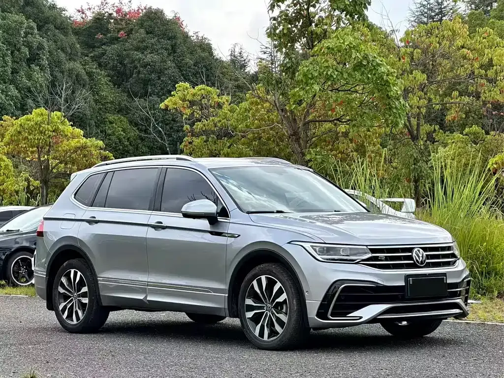 Volkswagen Tiguan L — фото 10
