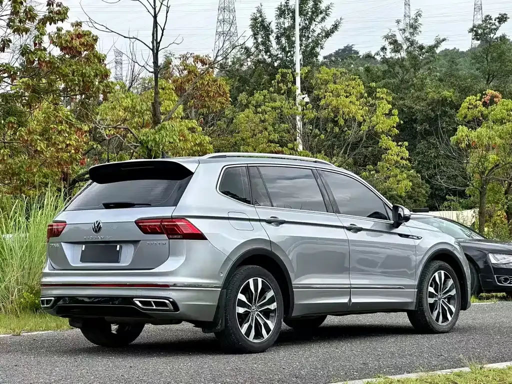 Volkswagen Tiguan L — фото 9