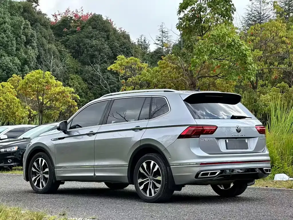 Volkswagen Tiguan L — фото 4