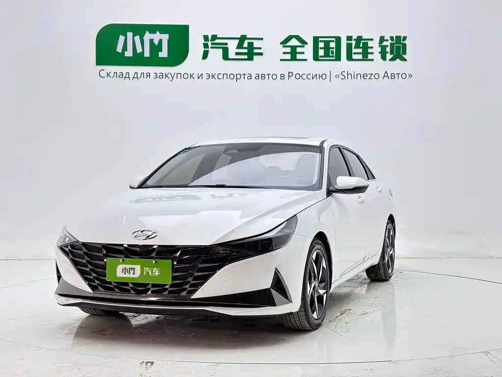 Hyundai Elantra — фото 1