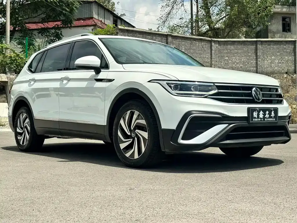 Volkswagen Tiguan L — фото 7