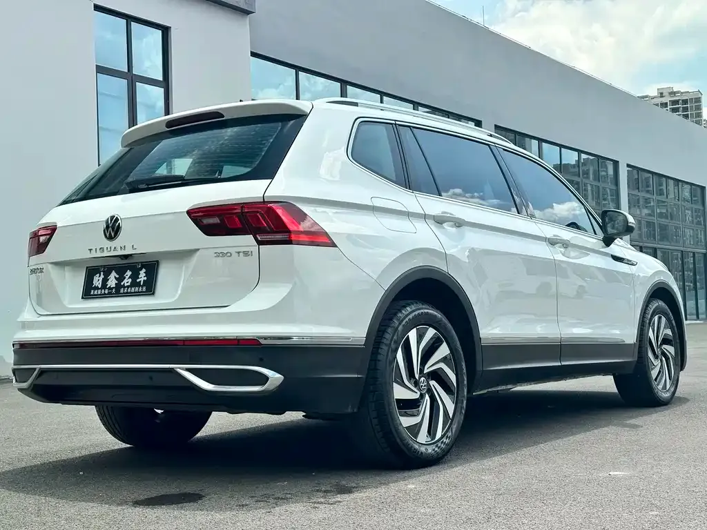 Volkswagen Tiguan L — фото 5