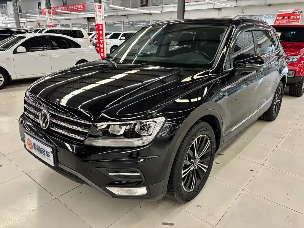 Volkswagen Tiguan L — фото 1