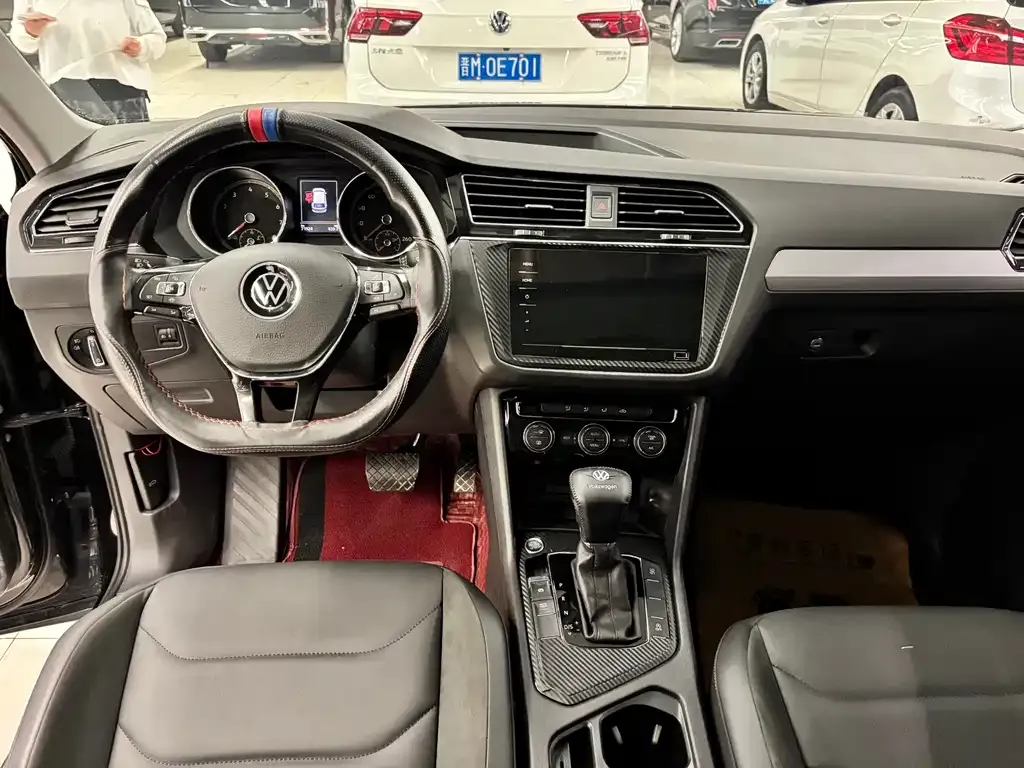 Volkswagen Tiguan L — фото 2