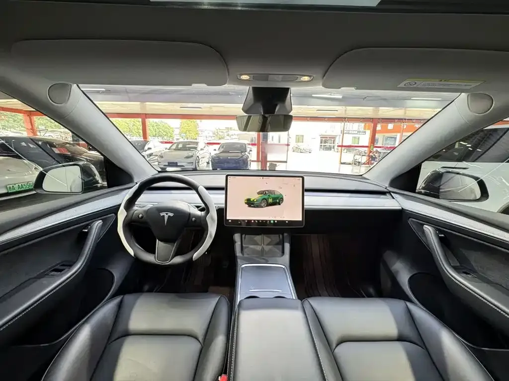 Tesla Model Y — фото 9