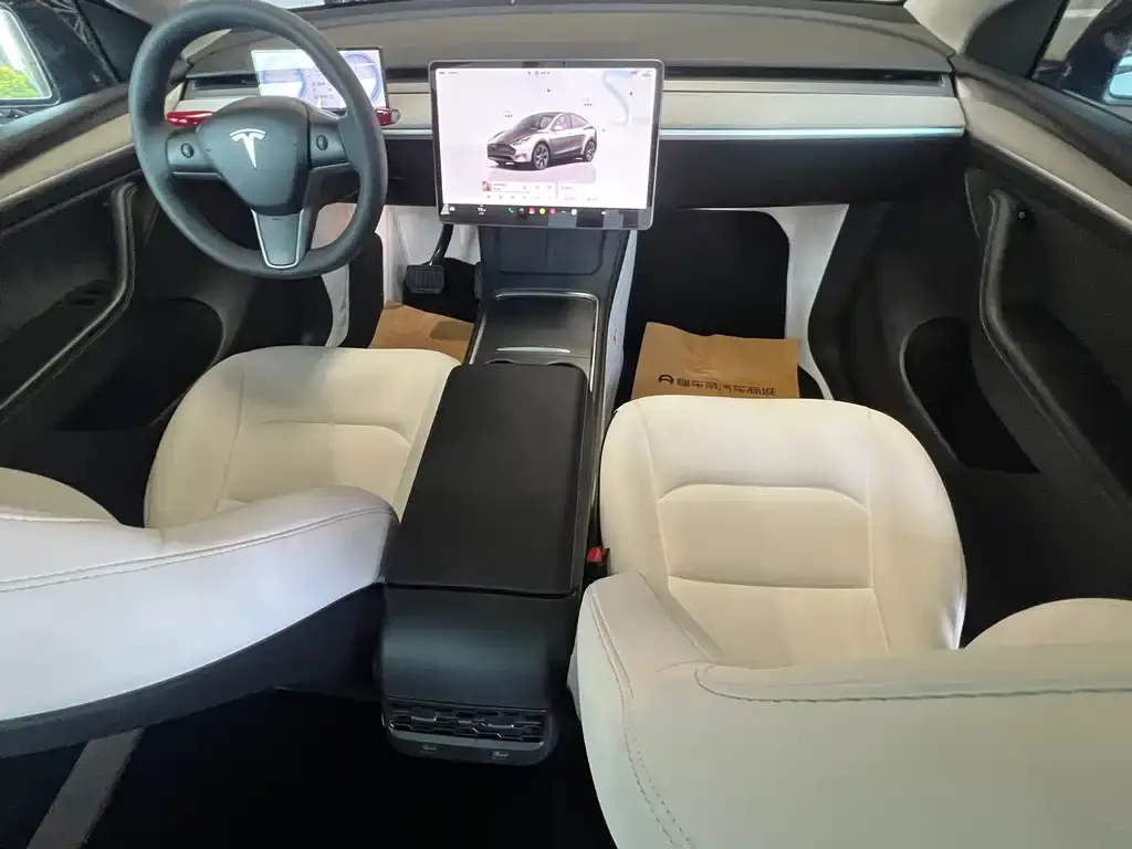 Tesla Model Y — фото 6