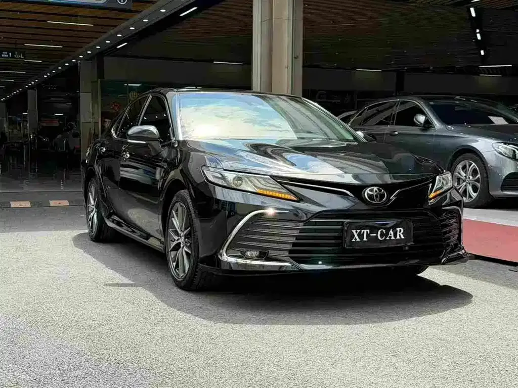 Toyota Camry — фото 8