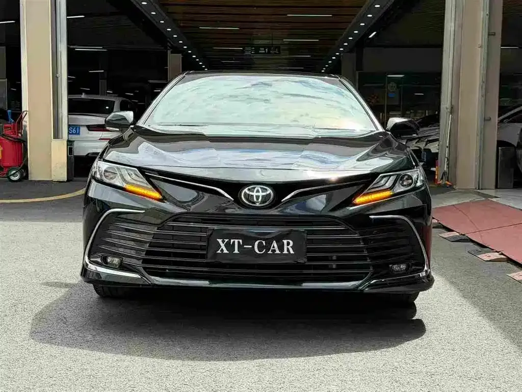 Toyota Camry — фото 3