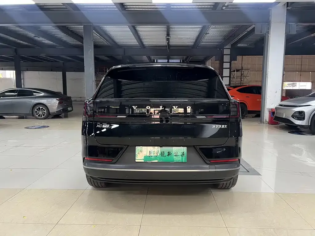 Volvo XC70 Plug-in Hybrid — фото 3