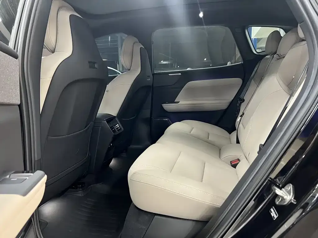 Volvo XC70 Plug-in Hybrid — фото 2
