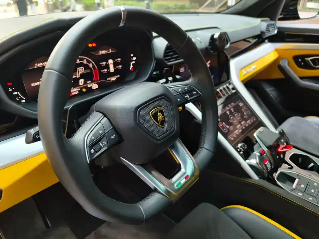 Lamborghini Urus — фото 9