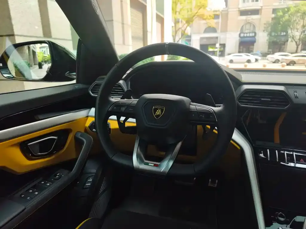 Lamborghini Urus — фото 2