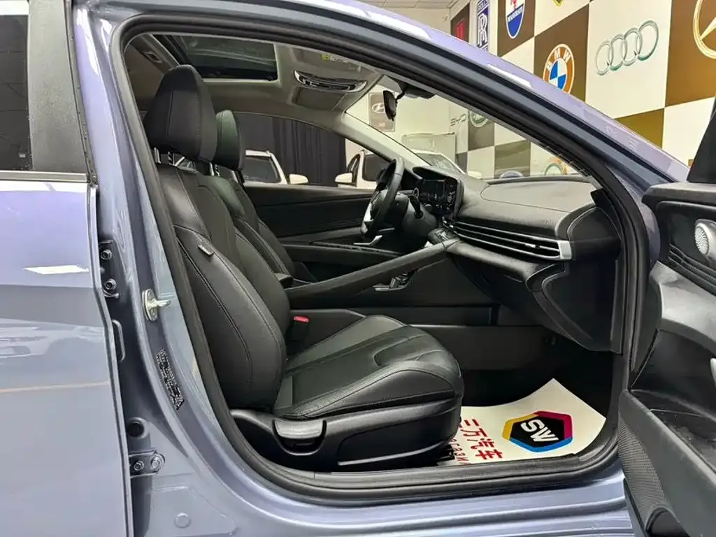 Hyundai Elantra — фото 10