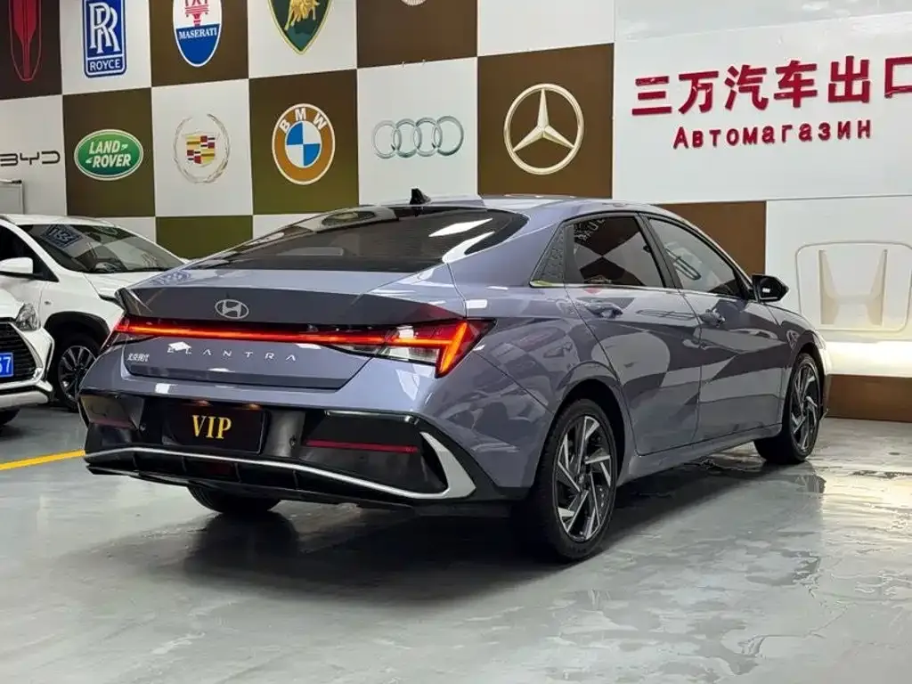 Hyundai Elantra — фото 4