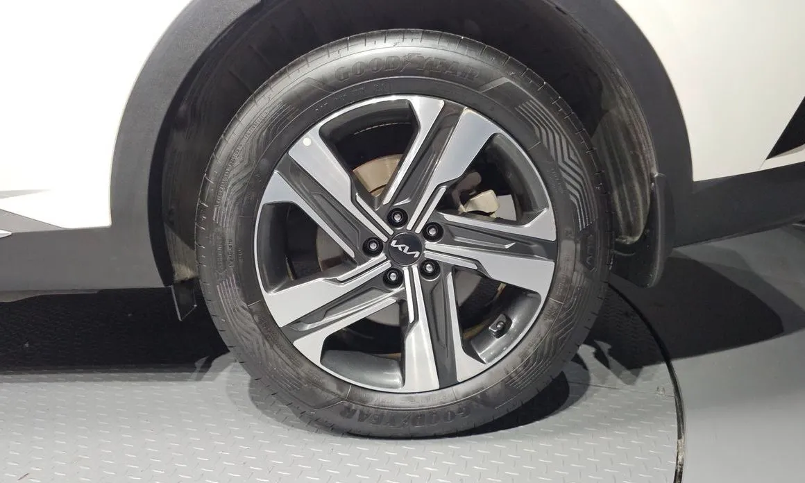 Kia Sorento — фото 8