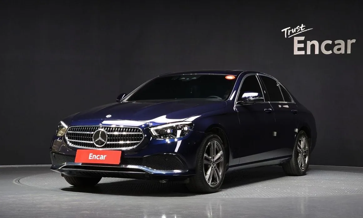Mercedes-Benz E-Class — фото 1