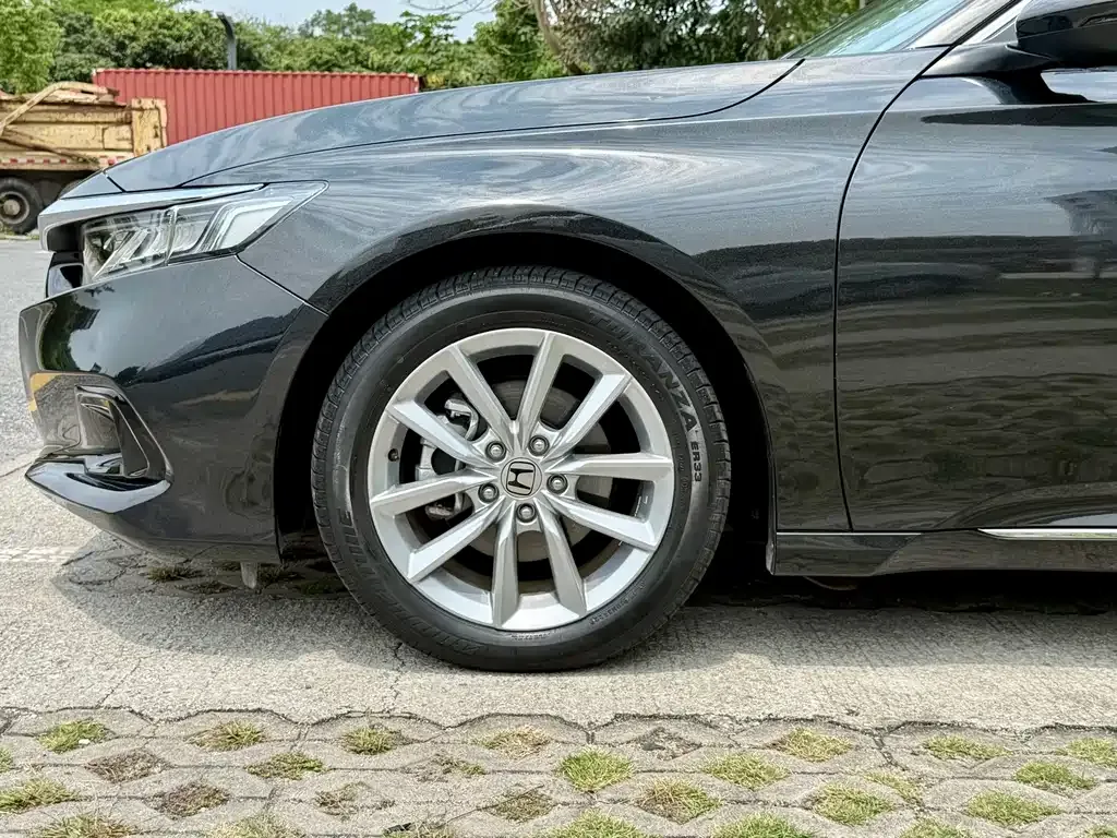 Honda Accord — фото 8
