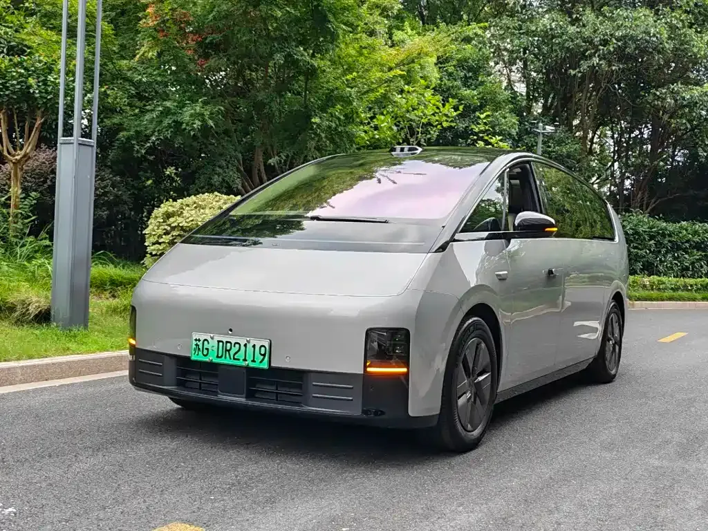 Li Auto MEGA — фото 1