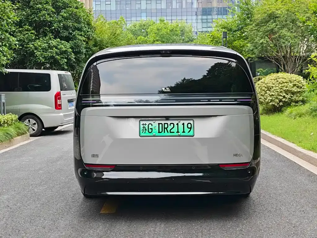 Li Auto MEGA — фото 8