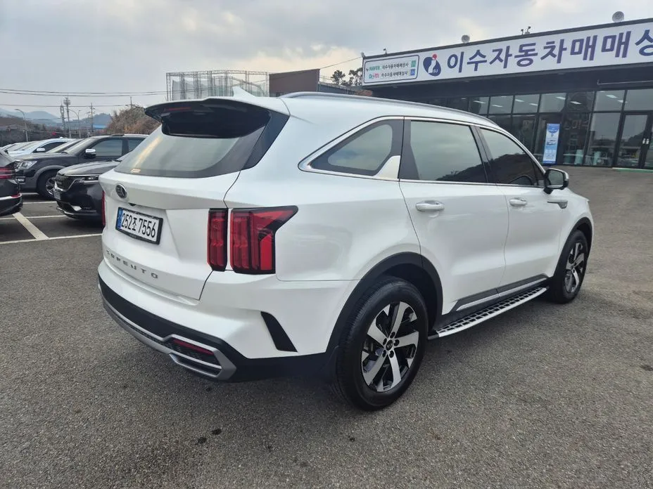 Kia Sorento — фото 7