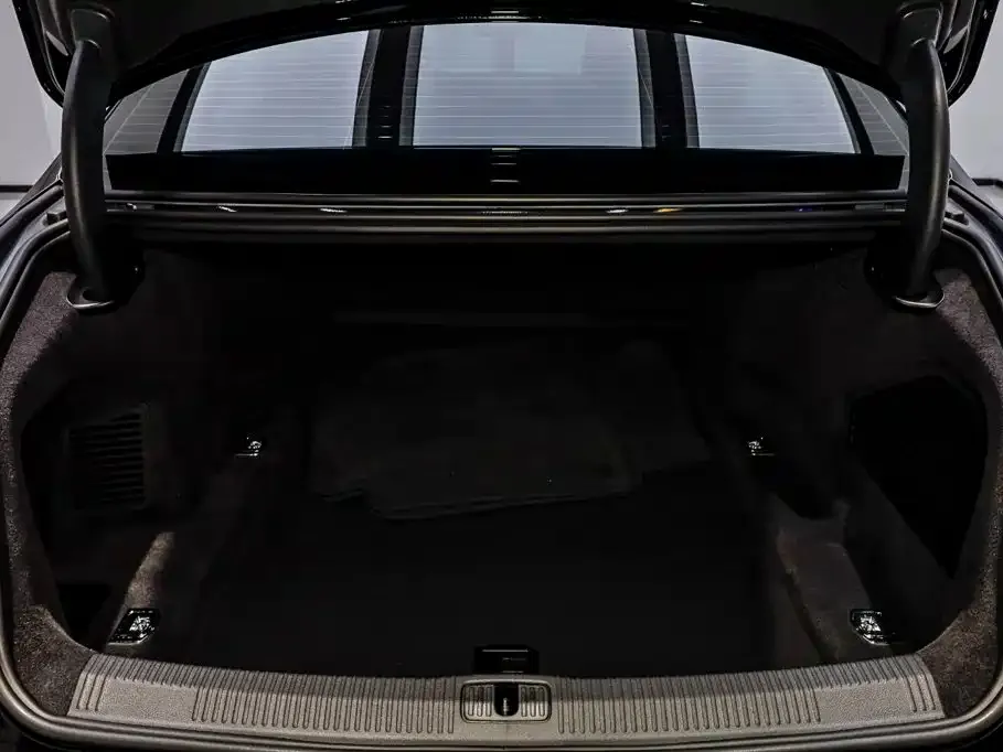 Audi A8 — фото 10