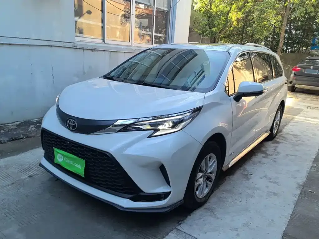Toyota Granvia — фото 1