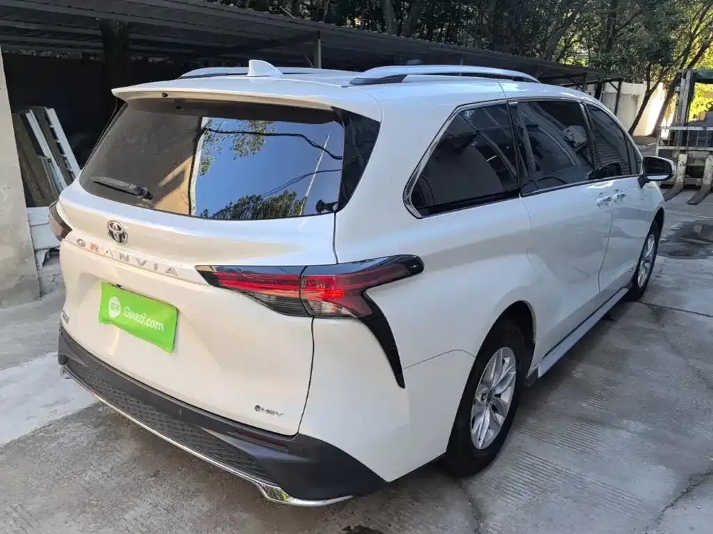 Toyota Granvia — фото 2