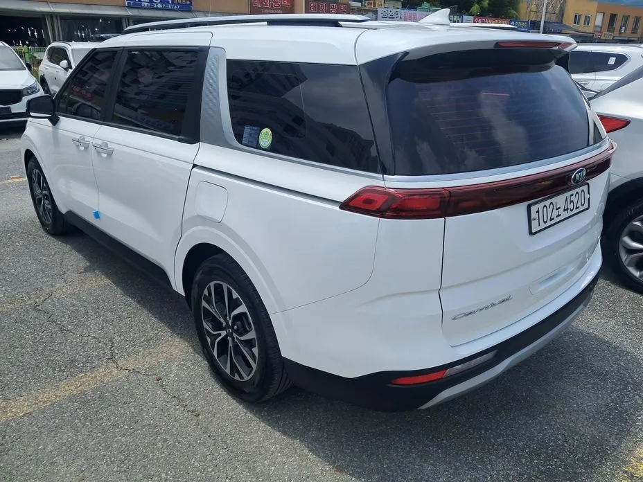 Kia Carnival — фото 10