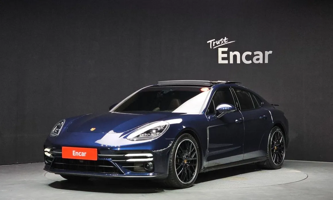 Porsche Panamera — фото 1