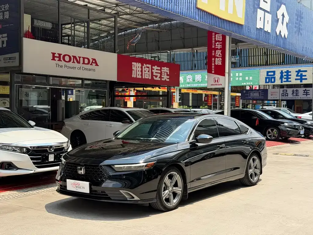 Honda Accord — фото 1