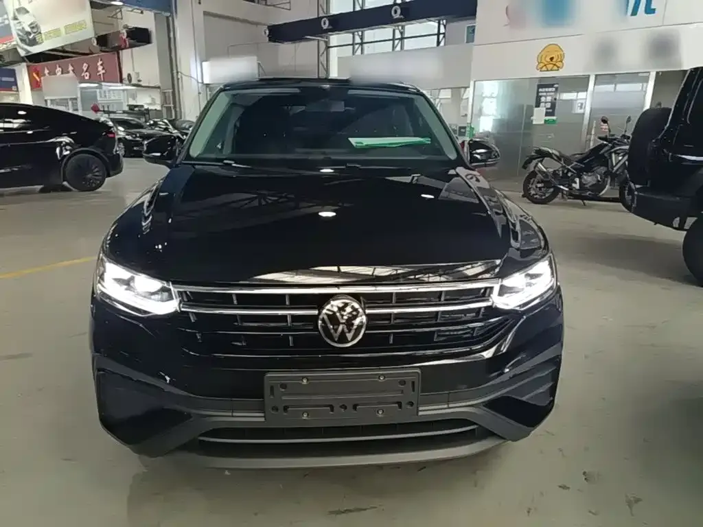 Volkswagen Tiguan L — фото 5