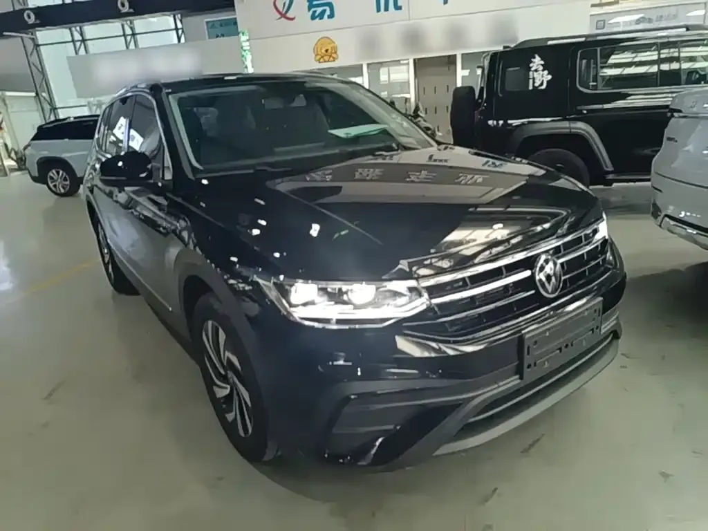 Volkswagen Tiguan L — фото 2