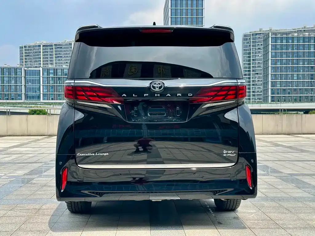 Toyota Alphard — фото 8
