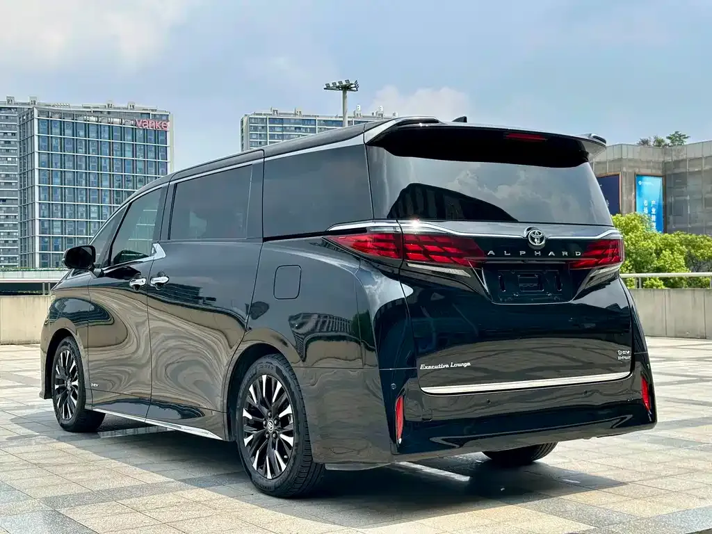 Toyota Alphard — фото 5