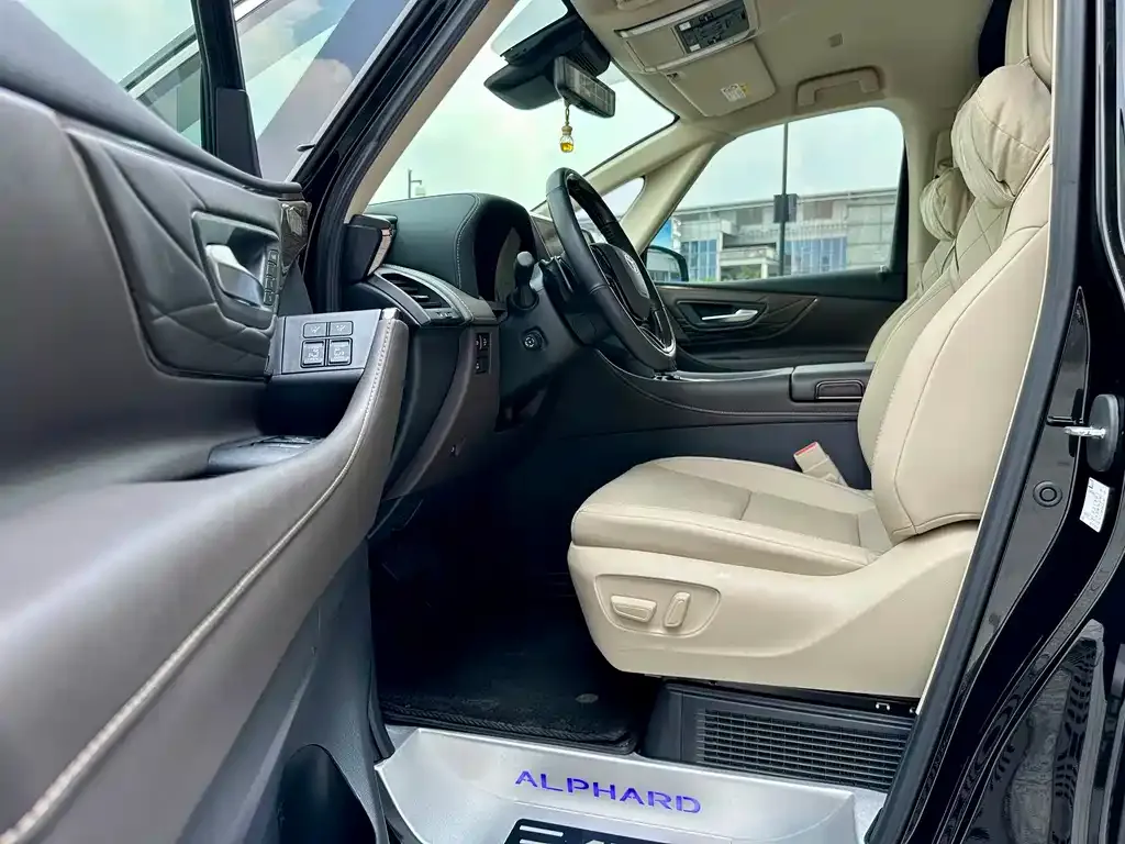 Toyota Alphard — фото 6